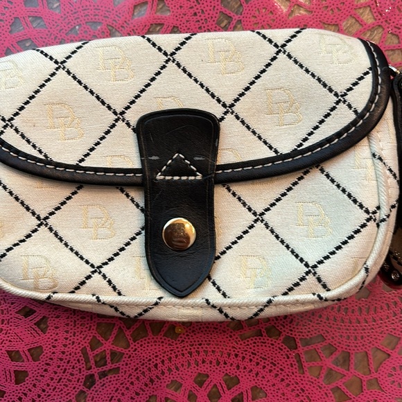 Dooney & Bourke Cream and Black Clutch - Picture 4 of 7